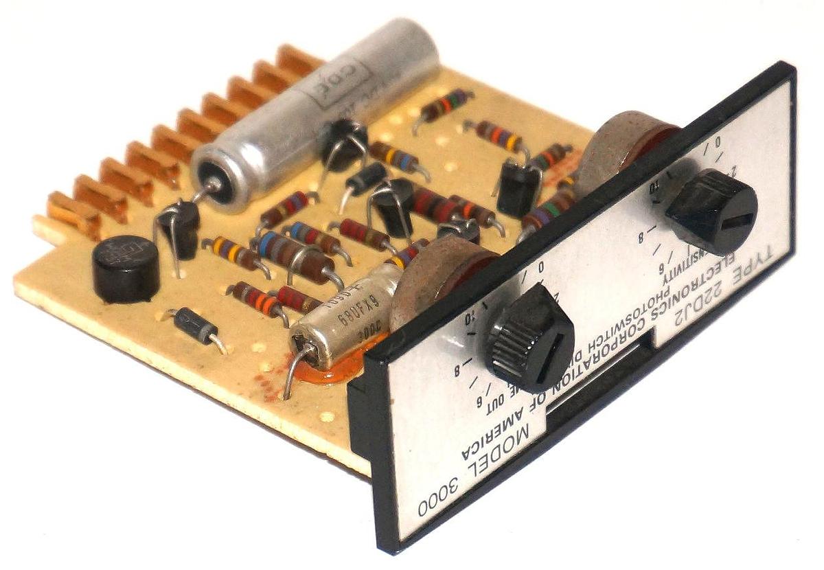 Used ALLEN BRADLEY/PHOTOSWITCH 22DJ2-3000 CONTROL CARD 22DJ23000