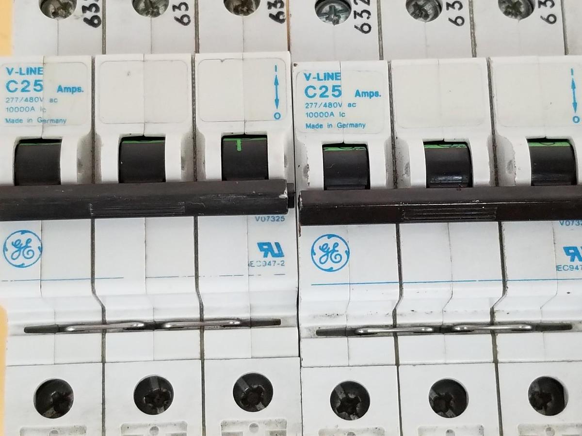Used LOT OF 3 GENERAL ELECTRIC V07325 CIRCUIT BREAKERS 277/480V 25A V-LINE C25
