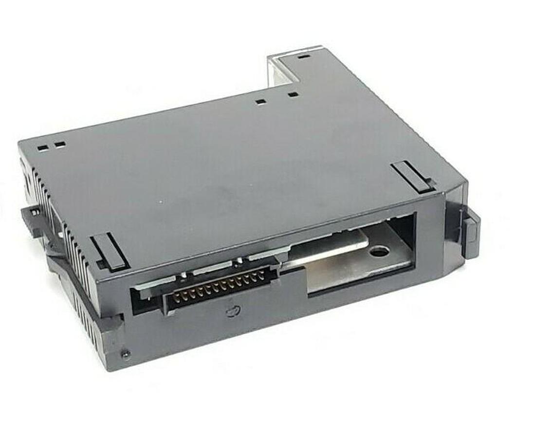 Used GE FANUC IC693MDL330D OUTPUT MODULE 120/240VAC,1A, 8 PT, IC693MDL330