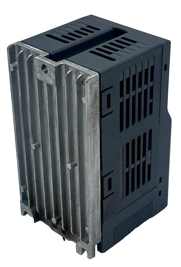 Used Mitsubishi FR-D720-0.2K Freqrol D700 Inverter 0.2kW 3-Phase 200V VFD