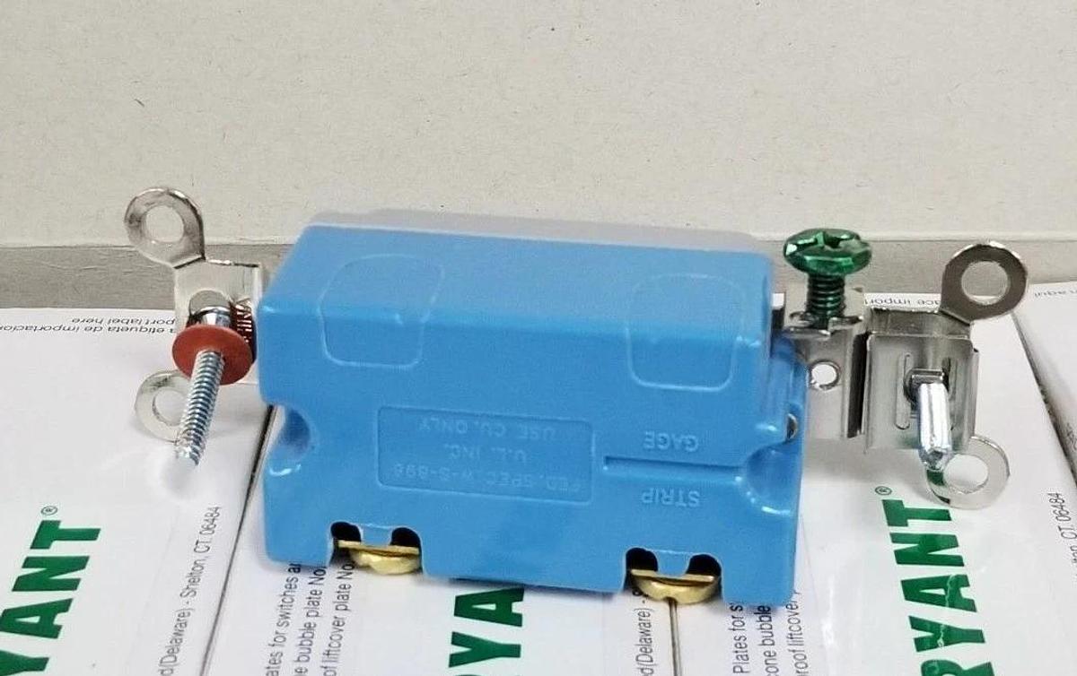 Used BOX OF 10 NEW BRYANT 4801-I AC SWITCHES, SINGLE POLE 15A, 120-277 VAC, 4801I