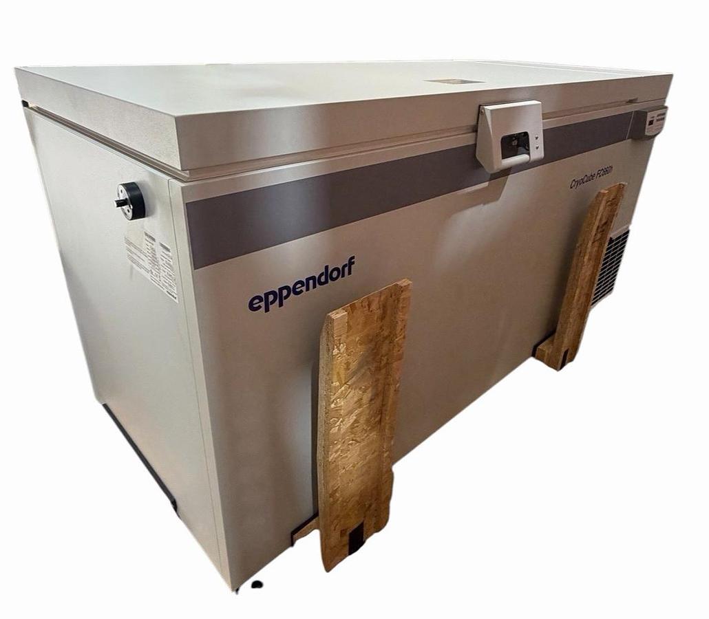 Used EPPENDORF CRYOCUBE FC660C ULTRA-LOW TEMPERATURE FREEZER 660 L (for parts)