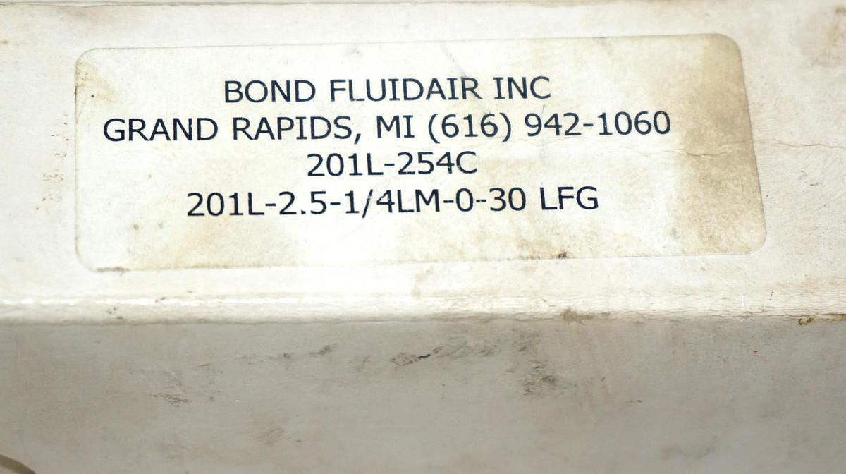 NIB BOND 201L-254C PRESSURE GAUGE 2 1/2'' LIQUID FILLED 1/4 NPT BRASS LOWER