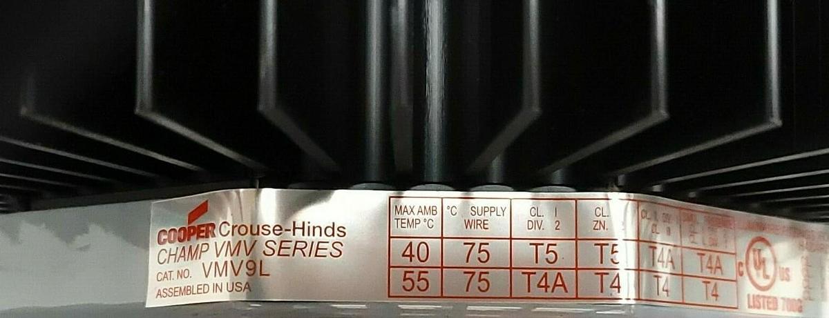 Used NEW COOPER CROUSE-HINDS VMV9L LED LIGHT W/ (2) TRC-050S110SC LED DRIVERS