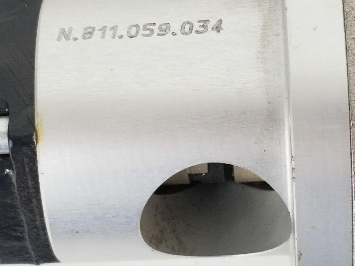 Used MITSUBISHI HC-PQ13-UE AC SERVO MOTOR HCPQ13UE, W/ S.T.M. RMI 28 FL SIN GEARBOX