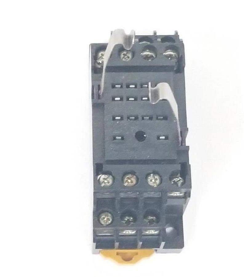 Used OMRON PYF14A-1 RELAY SOCKET PYF14A1