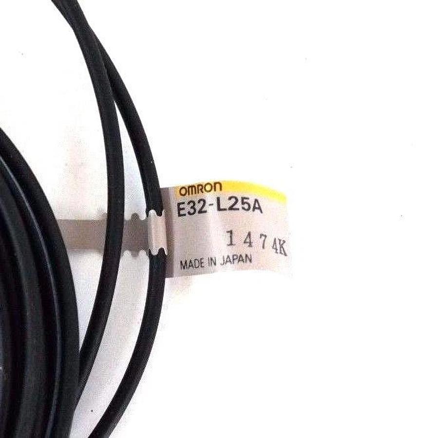 Used NIB OMRON E32-L25A PHOTOELECTRIC EDGE SENSOR RIGHT ANGLE MOUNT E32L25A