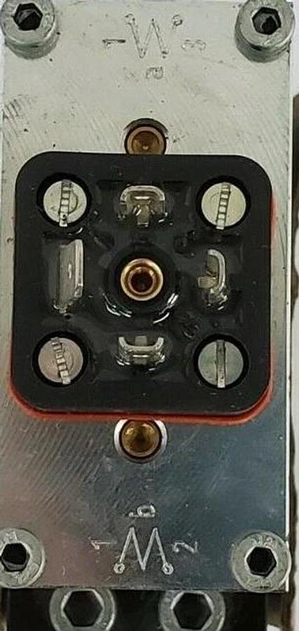 NEW ENERPAC VP22 SOLENOID VALVE 110 VAC, 5000 PSI (350 BAR) VP 22 3200