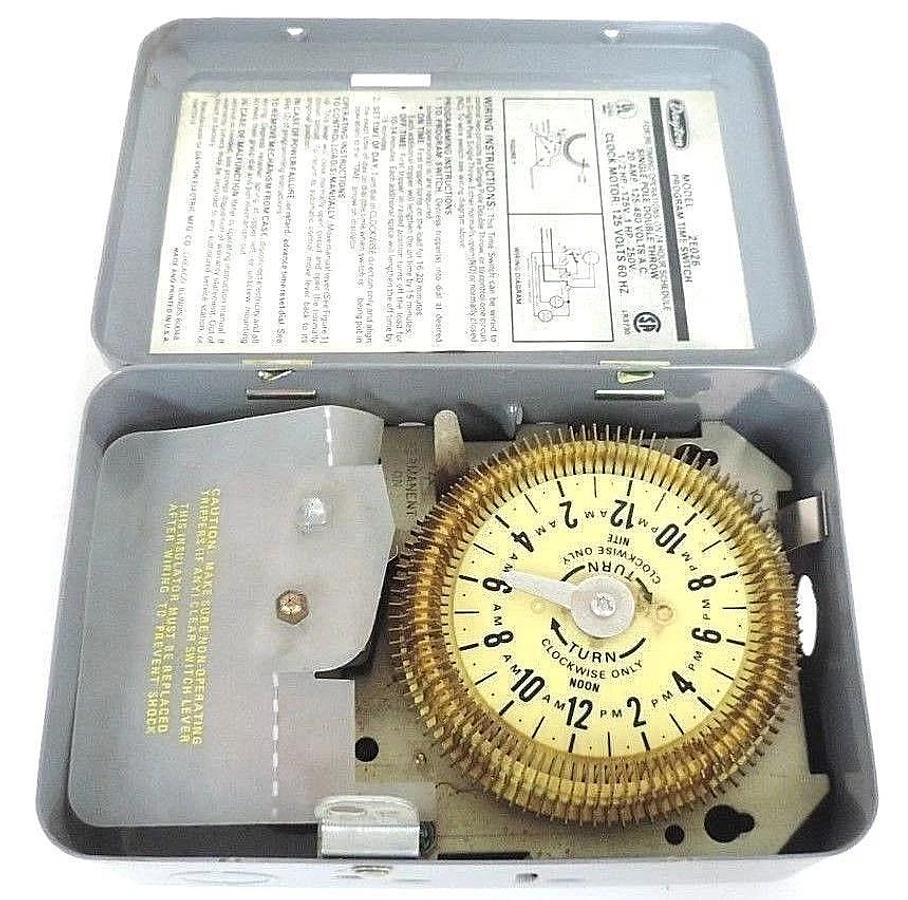 Used DAYTON 2E026 PROGRAM TIME SWITCH FOR 96 TIMING OPERATIONS ON 24 HOUR SCHEDULE