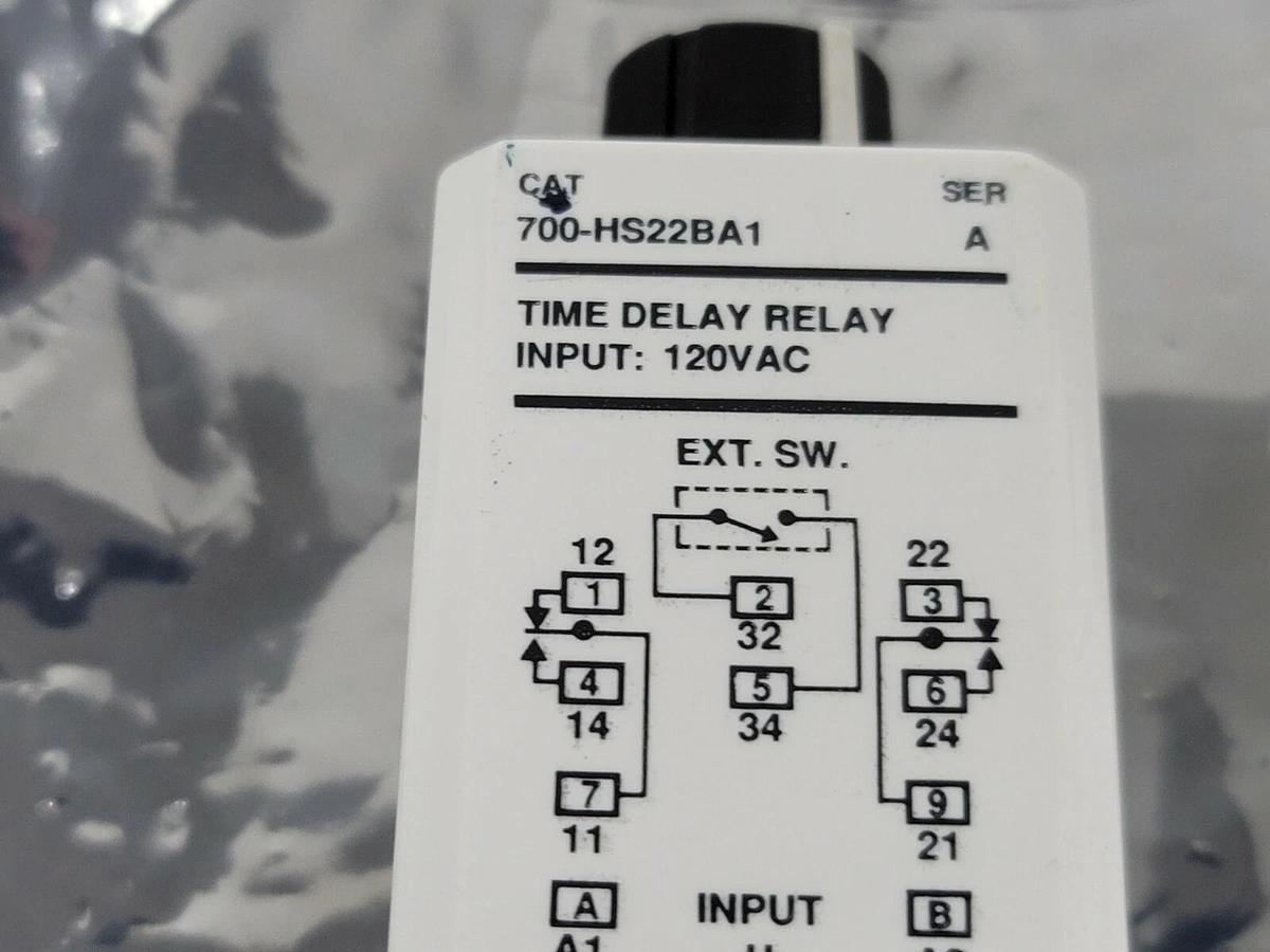 Used ALLEN BRADLEY 700-HS22BA1 SER. A TIME DELAY RELAY 120VAC
