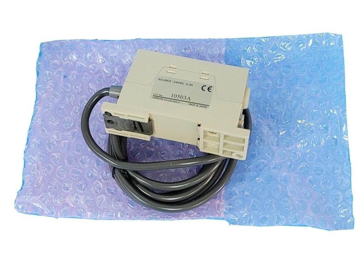 Used NEW OMRON F10-C50 PATTERN MATCHING SENSOR F10C50
