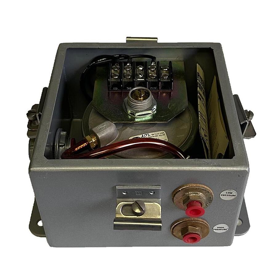 Used NEW DWYER 1820-0 / 18200 LOW DIFFERENTIAL PRESSURE SWITCH W/ ENCLOSURE MIL1820-0