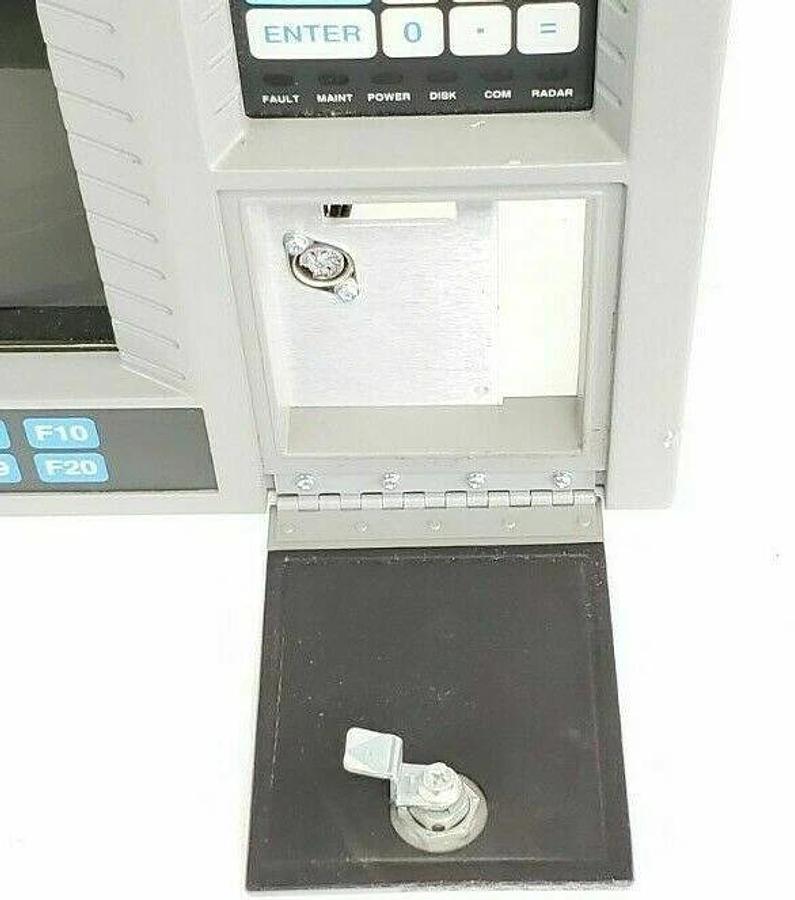 Used XYCOM VITEC MODEL 9450 OPERATOR PANEL 9450-0622514010001 14HC4AAZ 02-0278 6252SS