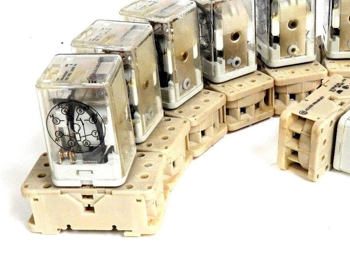 Used LOT OF 10 ALLEN BRADLEY 700-HA32A1 SER. A RELAYS W/ 700-HN BASE 700HA32A1