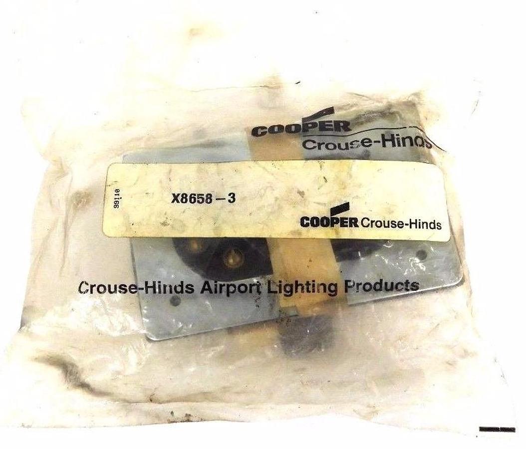Used NEW COOPER CROUSE HINDS X8658-3 FEMALE RECEPTACLE X86583