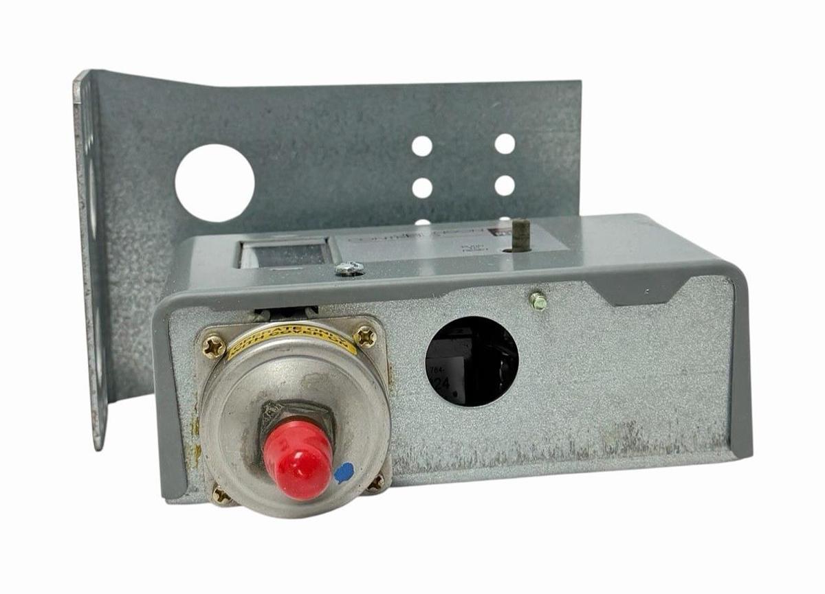 Used NIB JOHNSON CONTROLS P29NC-2C LOW PRESSURE CUTOUT CONTROL RANGE 20'' P29NC2C