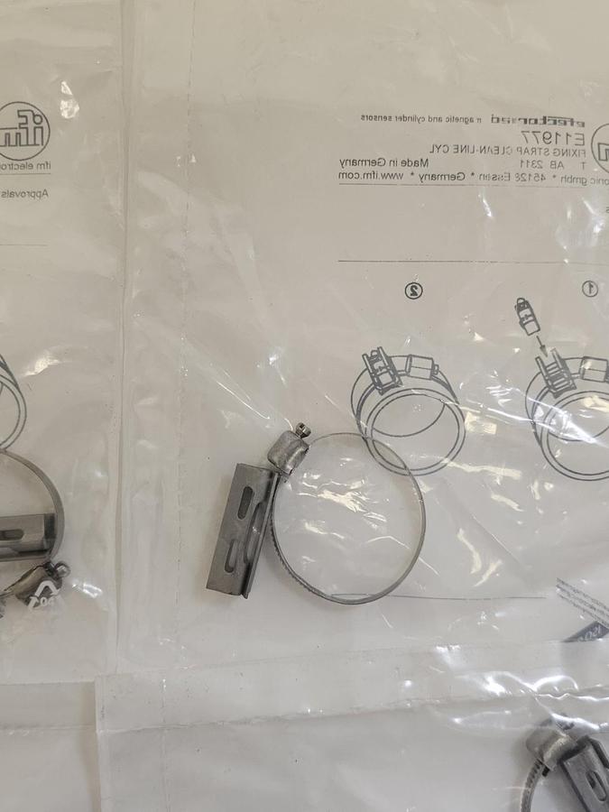 LOT OF 4 NEW IFM EFECTOR FIXING STRAP CLEAN-LINE CYL E11977 NSFP
