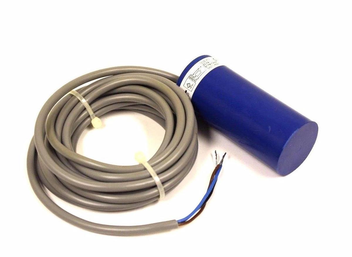 Used NIB BALLUFF BCS-034-NS-1-C-03 CAPACITIVE SENSOR 10-30VDC 119788 BCS034NS1C03