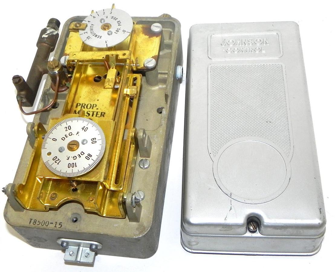 Used JOHNSON CONTROLS T-8500 REMOTE BULB THERMOSTAT T8500