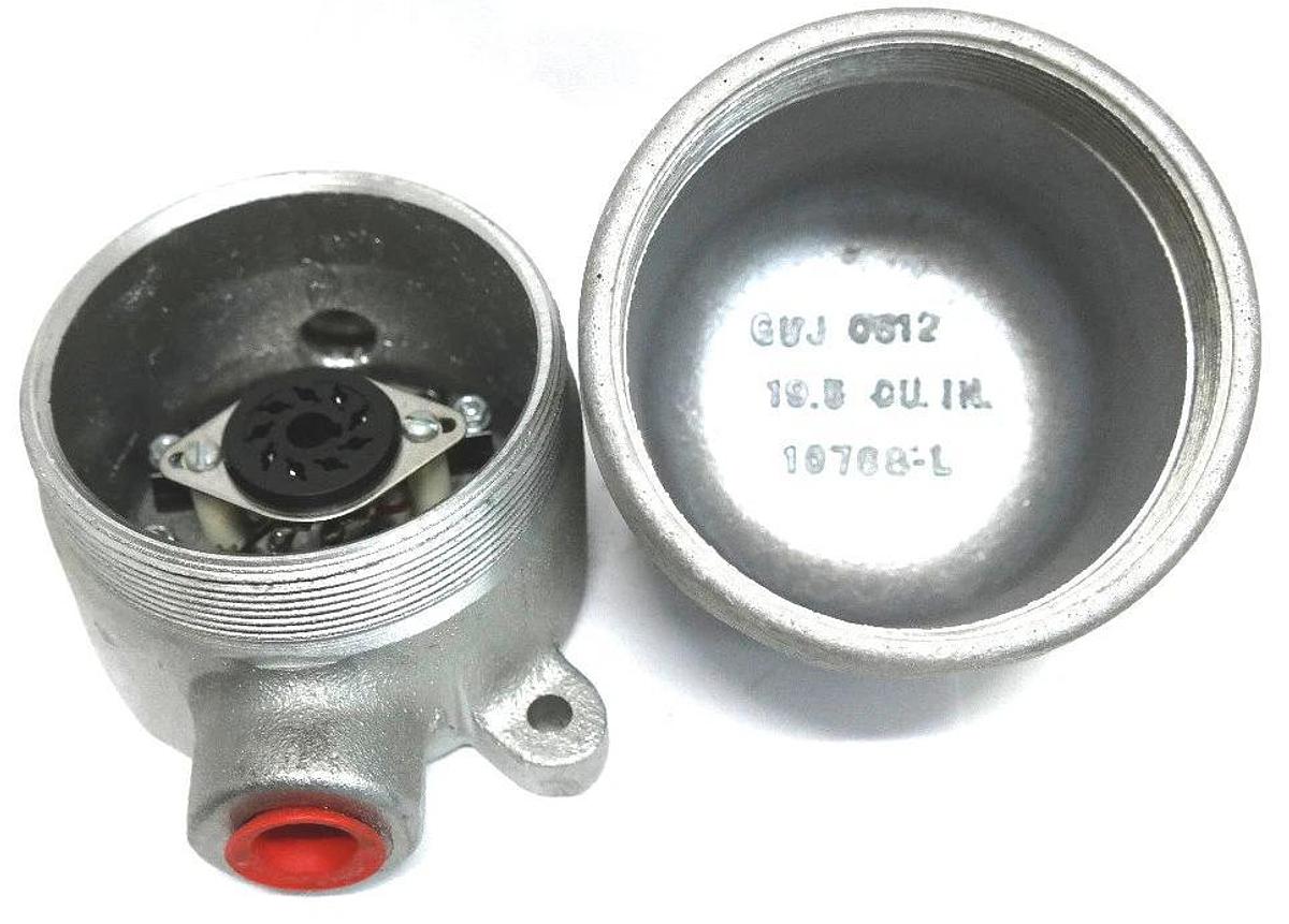 NEW CROUSE HINDS 10768-L EXPLOSION PROOF CONDUIT BOX GUJ 0612, 19.5 CU. IN.