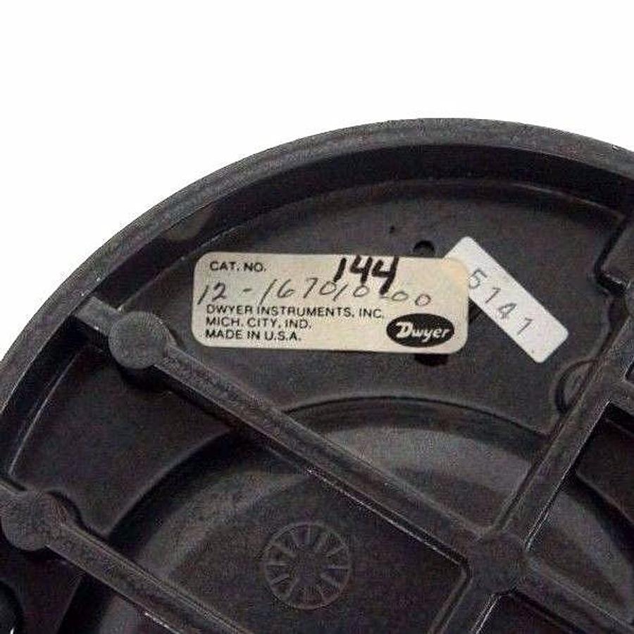 Used DWYER 12-166981-00  MAGNEHELIC PRESSURE GAUGE 15 PSIG MAX, 0-40, 1216698100