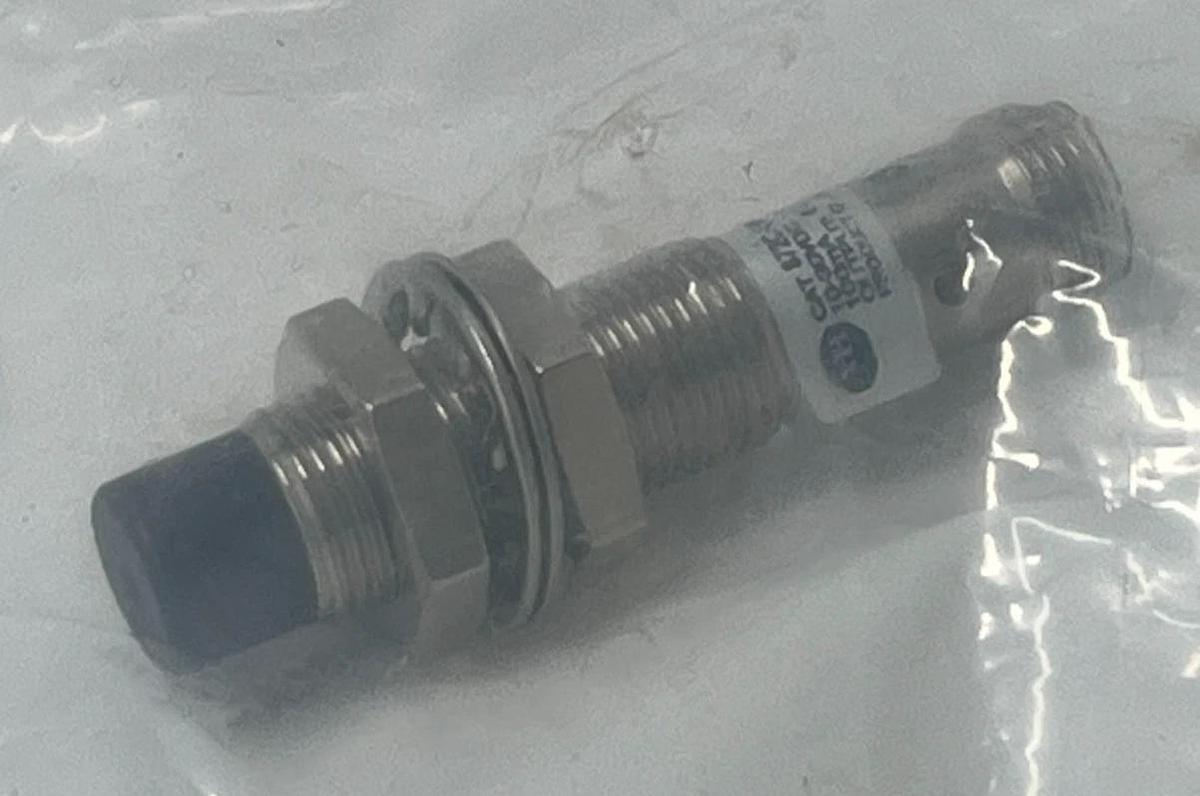 Used ALLEN-BRADLEY 872C-DH4NE12-D4 /C Inductive Proximity Sensor 12mm Diameter NSFS