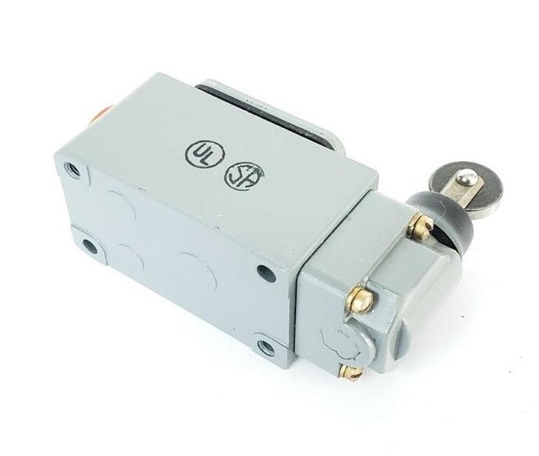 NIB CUTLER HAMMER 10316H872C LIMIT SWITCH TYPE: L 600VAC