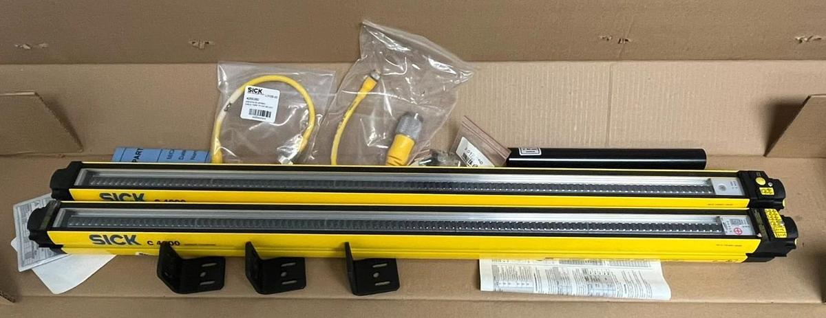 SICK XC40P-0701A0A0AAA0 C4000 Select Safety Light Curtain Pair 1052745 750/14mm