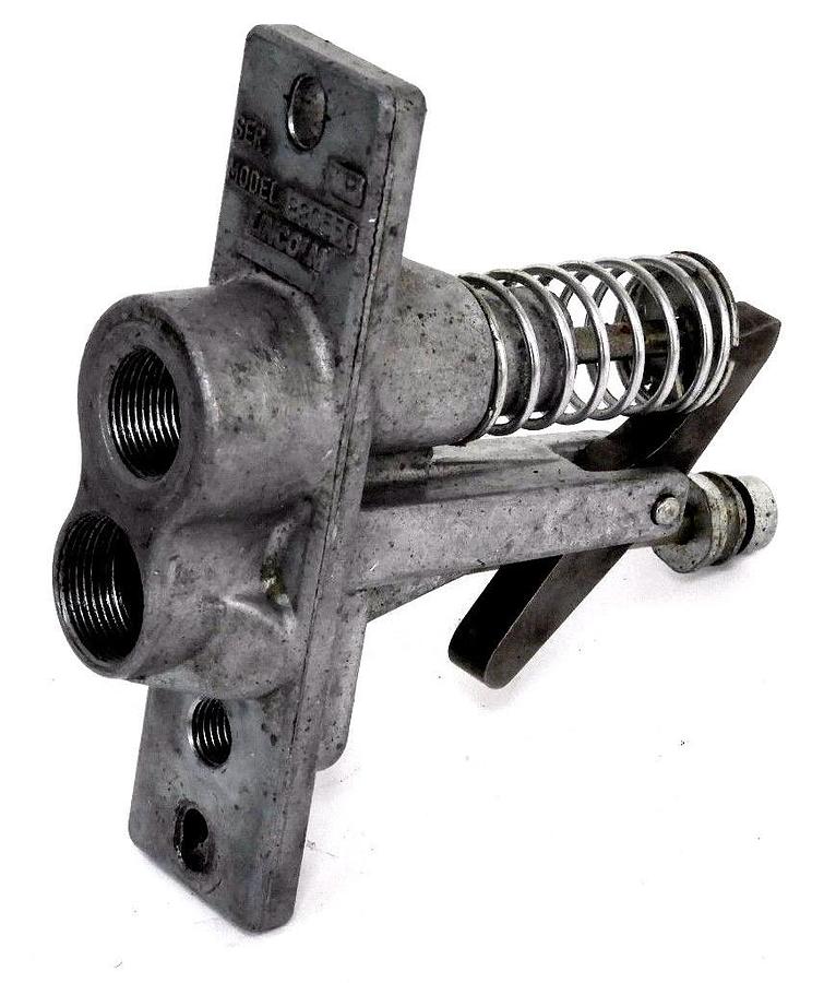 Used LINCOLN 880550 SER. D LUBRICATOR PUMP