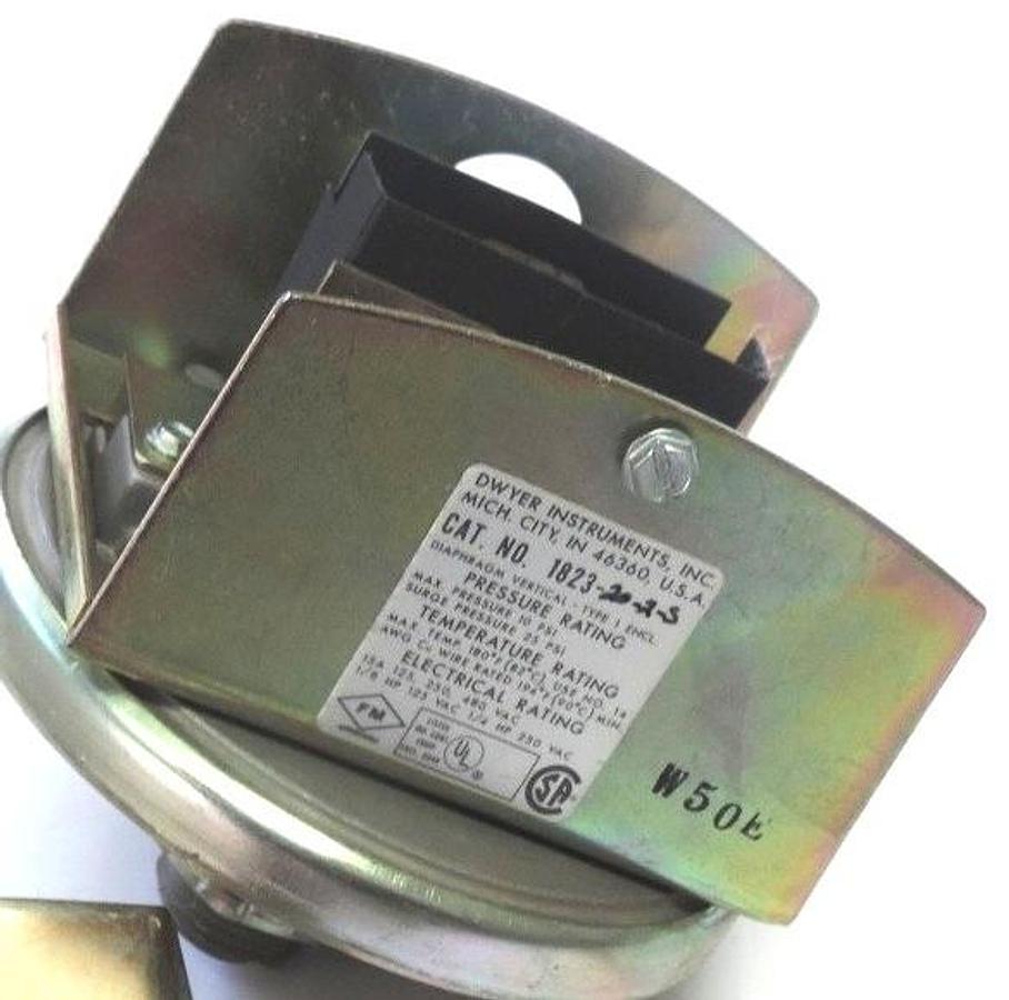 Used NEW DWYER INSTRUMENTS 1823-20-2-5 PRESSURE SWITCH 18232025