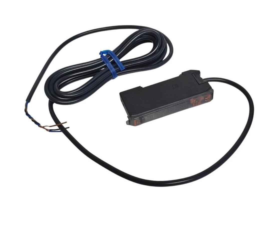 NEW OMRON E3X-DA11-S SENSOR FIBER AMPLIFIER PRE-WIRED 2M CABLE E3XDA11S