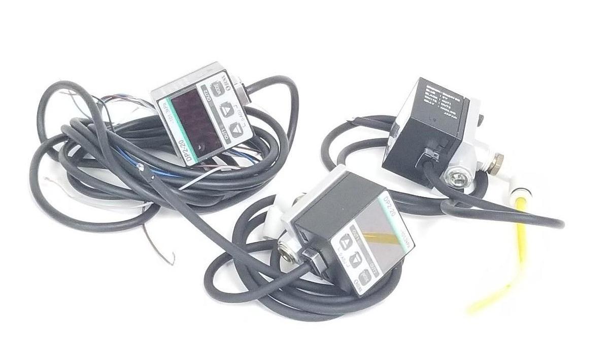 Used LOT OF 3 SUNX DP2-20 DIGITAL PRESSURE SENSORS DP220, 12 TO 24V DC