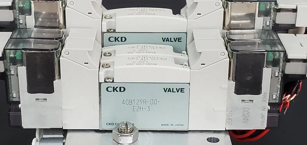 Used NIB CKD M4GB120R-C6-E2HZ1D-6-3 VALVE MANIFOLD ASSEMBLY M4GB120RC6E2HZ1D63, DC24V
