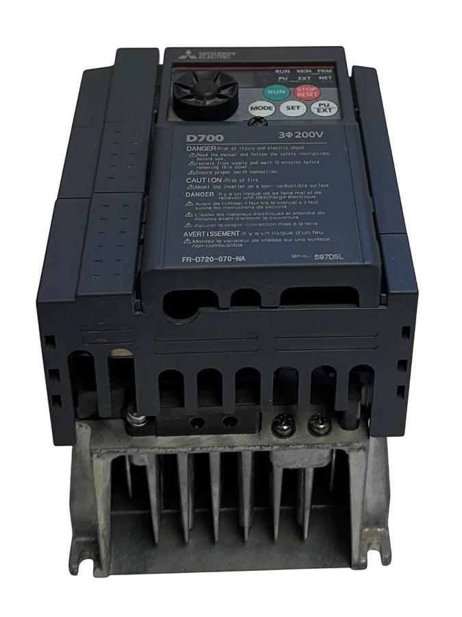 Used MITSUBISHI FR-D720-070-NA / FRD720070NA D700 INVERTER DRIVE 3PH 200-240VAC USNP