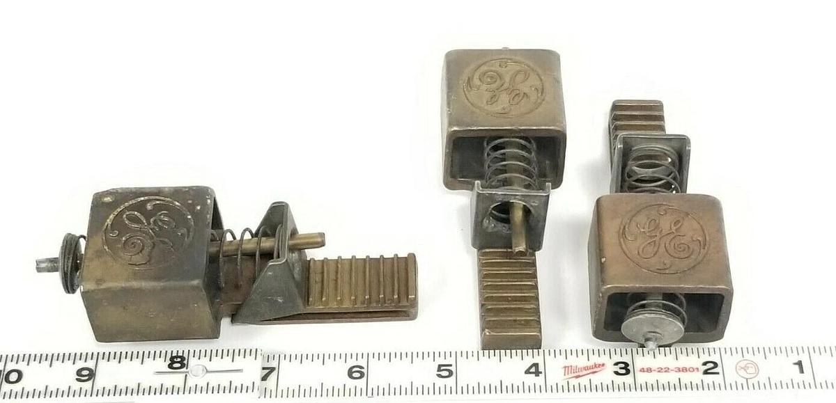 Used LOT OF 3 GENERAL ELECTRIC 4919813G03 BRUSH HOLDERS 3-1/2'' IN. X 1-1/2'' IN.
