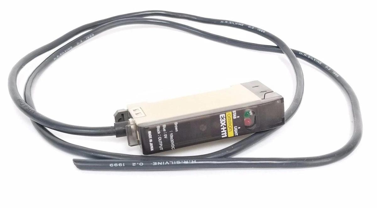 Used LOT OF 2 OMRON E3X-H11 PHOTOELECTRIC SENSORS 10-30VDC, E3XH11