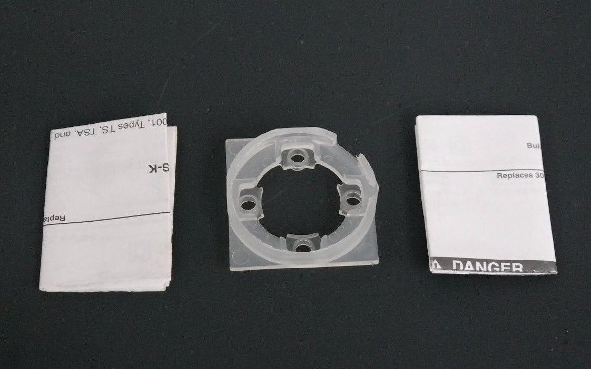 Used NEW SQUARE D 9001-TS3K10 SELECTOR SWITCH W/KEY 9001TS3K10