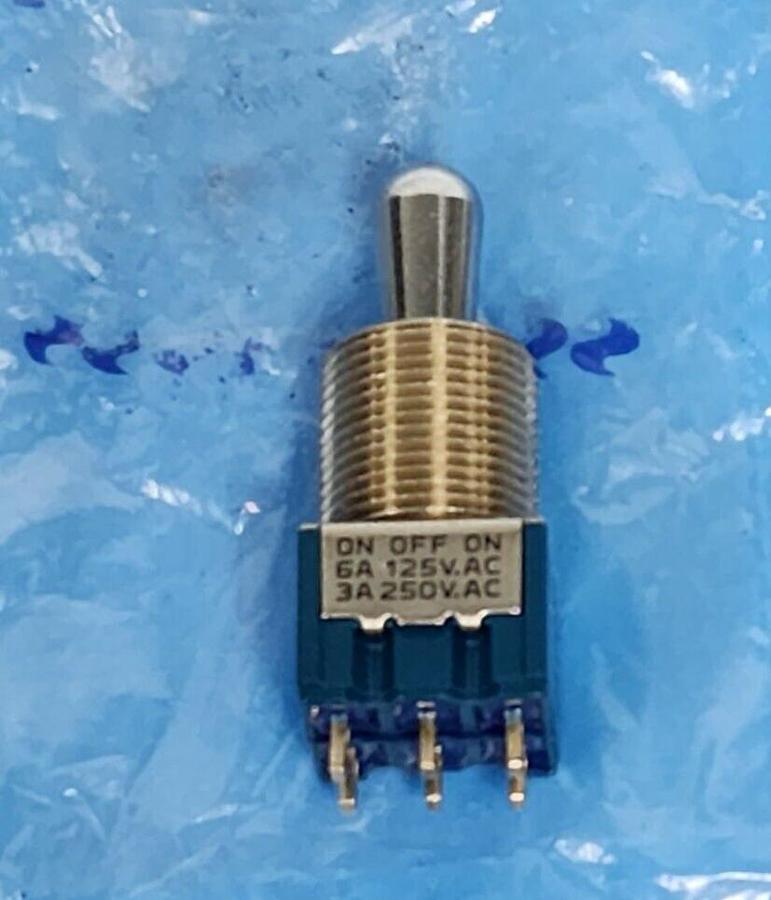 Used LOT OF 6 NEW FUJISOKU 8B2041 TOGGLE SWITCHES