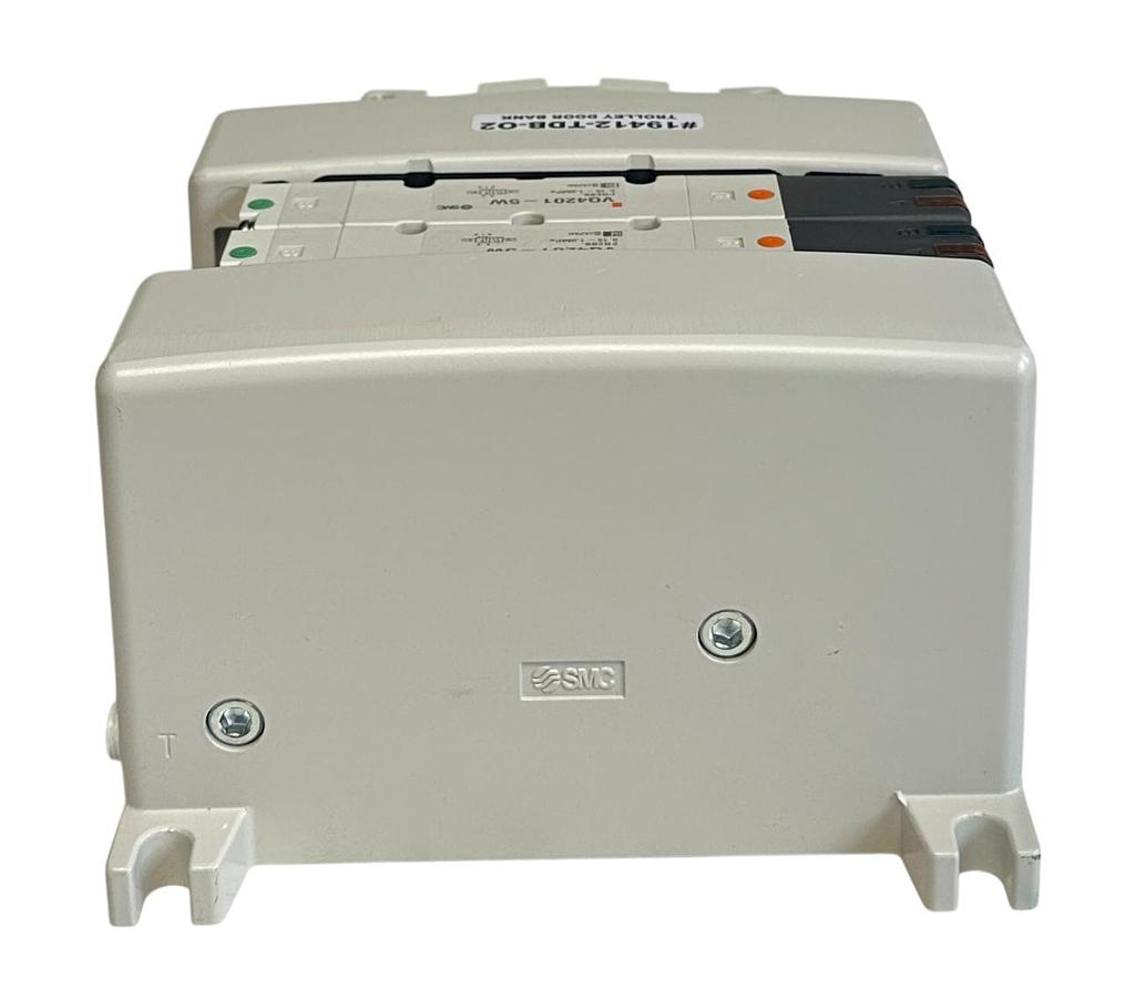 Used SENTRY SMC 19412-TDB-O2 / 19412-TDB-02 PNEUMATIC TROLLEY DOOR BANK 2-PORT NSNP