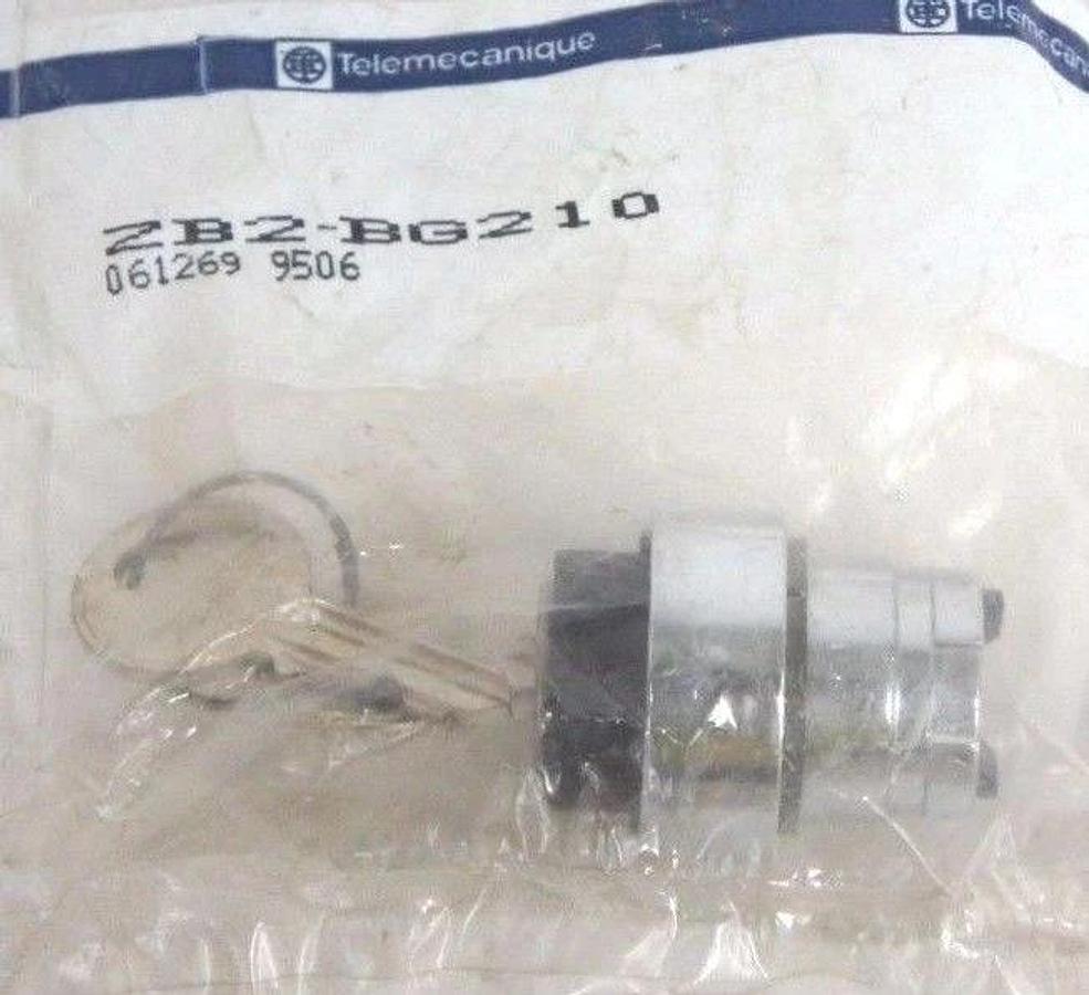 Used NIB TELEMECANIQUE ZB2-BG210 SELECTOR SWITCH KEY OPERATED ZB2BG210
