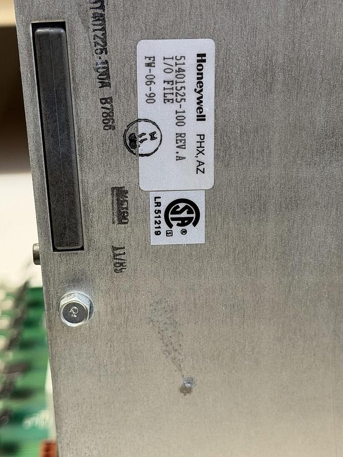 Used HONEYWELL 51401525-100 Rev A 15-Slot Chassis w/ (13) Digital & (2) Analog Module