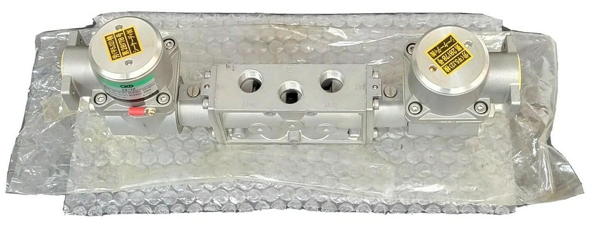 NIB CKD 4F320E-10-TP SOLENOID VALVE 4F320E10TP VOLTS: AC200V