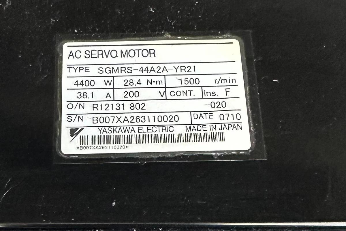 Used For Parts YASKAWA SGMRS-44A2A-YR21 / SGMRS44A2AYR21 AC SERVO MOTOR 28.4Nm 38.1A