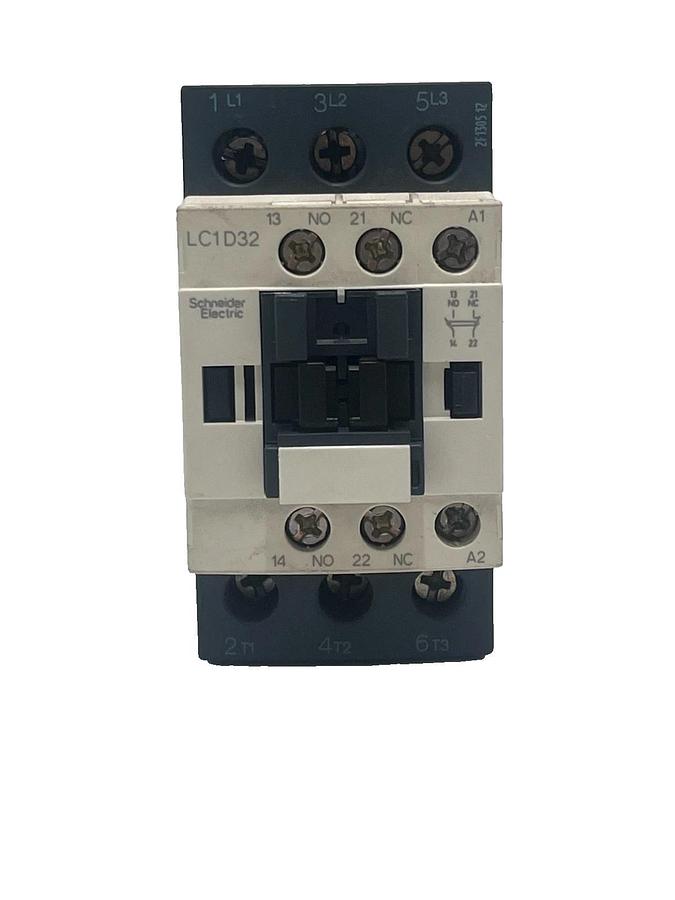 LOT OF 2 Schneider Electric LC1D32G7 32A 3‑Pole (3NO) IEC Contactor 120VAC NSNP