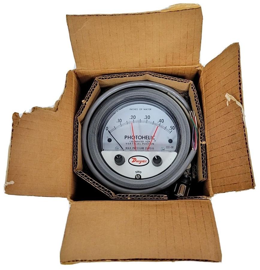 Used NEW DWYER 3000-0MR PHOTOHELIC PRESSURE GAUGE 3000MR 3000-OMR 3000OMR