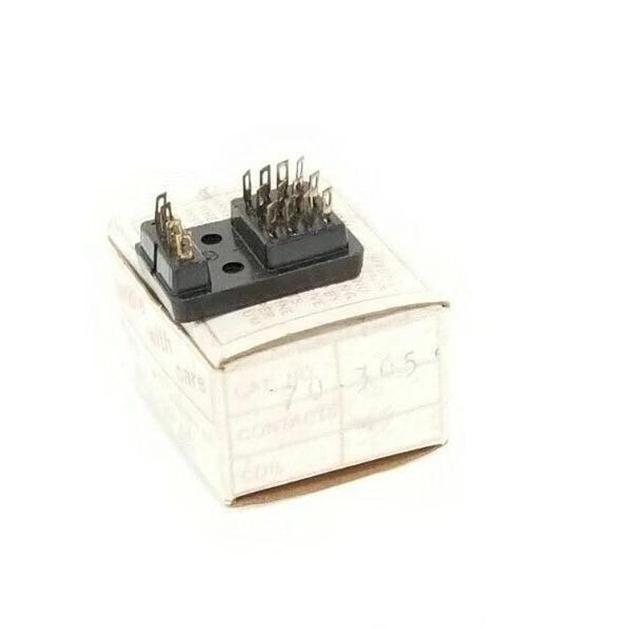 NIB MAGNECRAFT 70-305 RELAY SOCKET 70305
