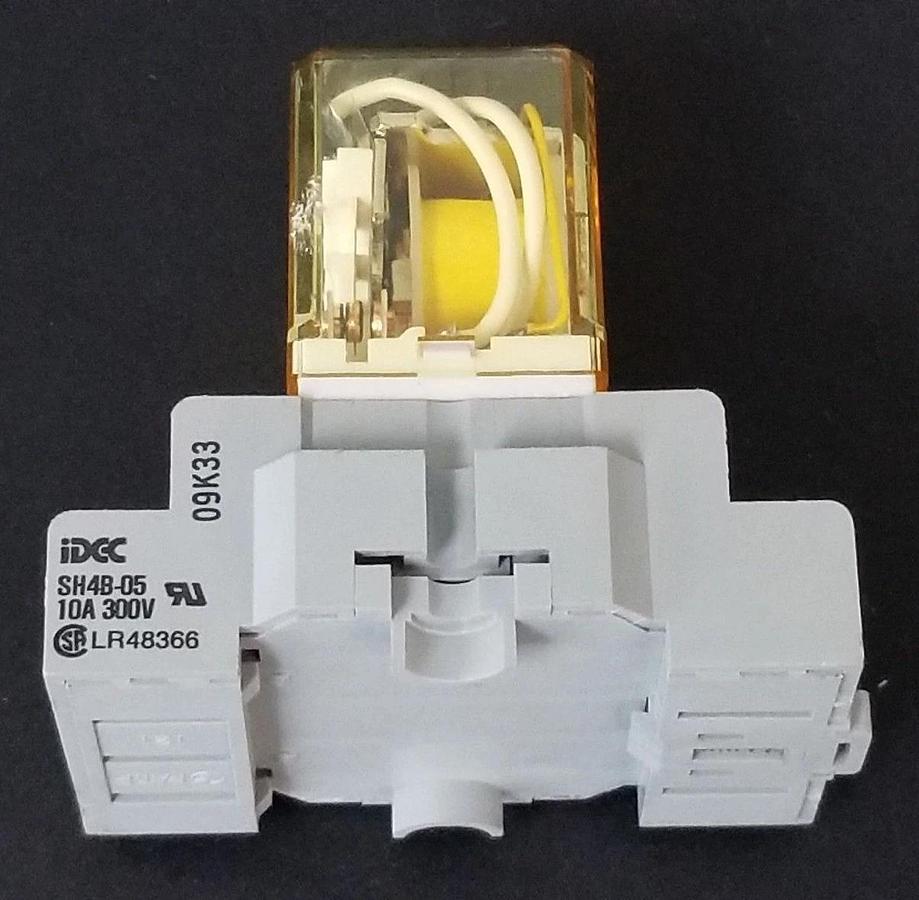 Used IDEC SH4B-05 RELAY SOCKET W/ RH4B-UL-AC120V RELAY RH4BUL 120VAC