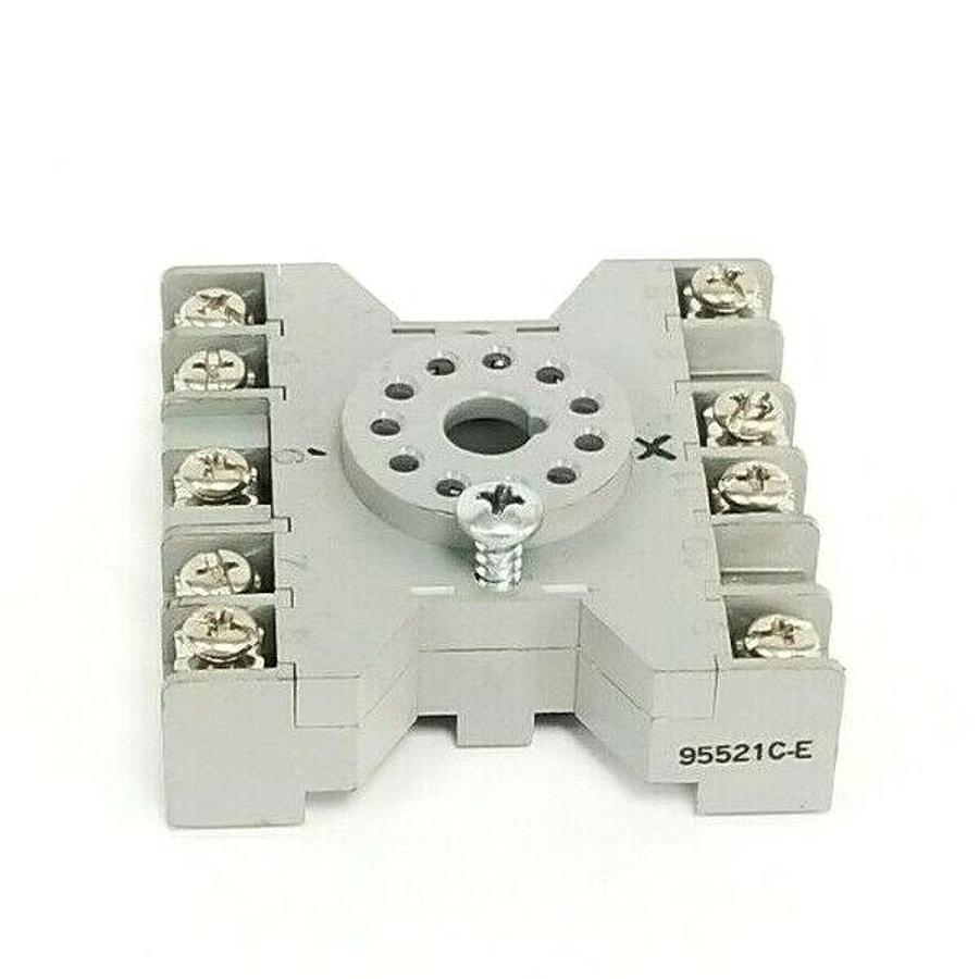 Used DAYTON 6X156E SOCKET 10A, 300VAC