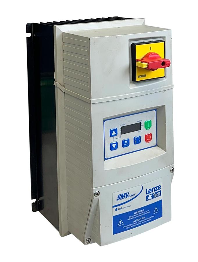Used LENZE AC TECH ESV152N04TMC / 13374838 SMVector DRIVE 1.5kW/2HP 3PH 400-480V USNP