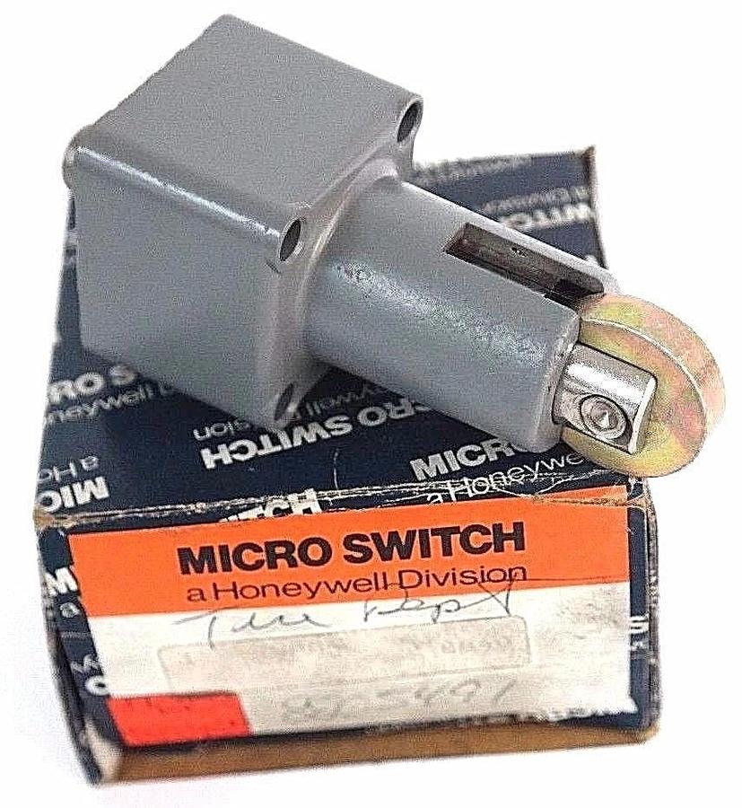 Used NIB HONEYWELL MICRO SWITCH 9PA4 LIMIT SWITCH HEAD W/ROLLER 8840